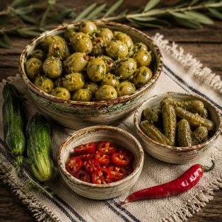 Olives & Pickles الزيتون والكبيس